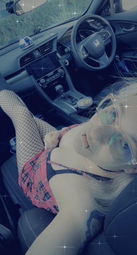 beautifullyimperfectgeek onlyfans leaked picture 1