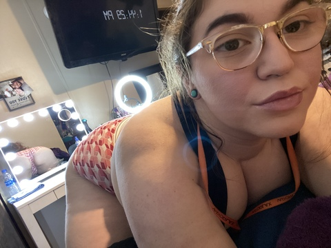 coolcatlola onlyfans leaked picture 2