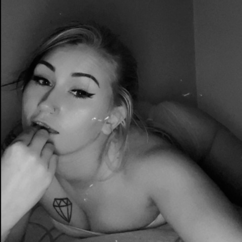 isilamackenzie onlyfans leaked picture 1