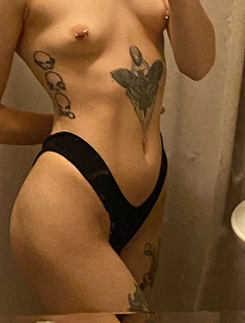 lilpalewitch onlyfans leaked picture 1