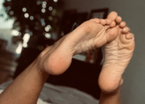 llaycresttoes onlyfans leaked picture 2