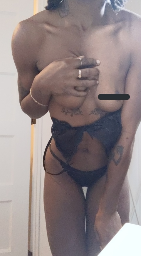 moneymaniacbitch onlyfans leaked picture 1