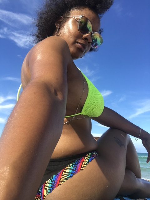msroyalteedreams onlyfans leaked picture 2