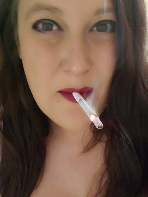 paige_smokes90 onlyfans leaked picture 2