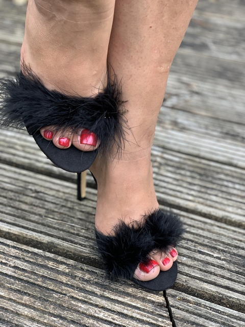 sexyfeetandheels onlyfans leaked picture 1