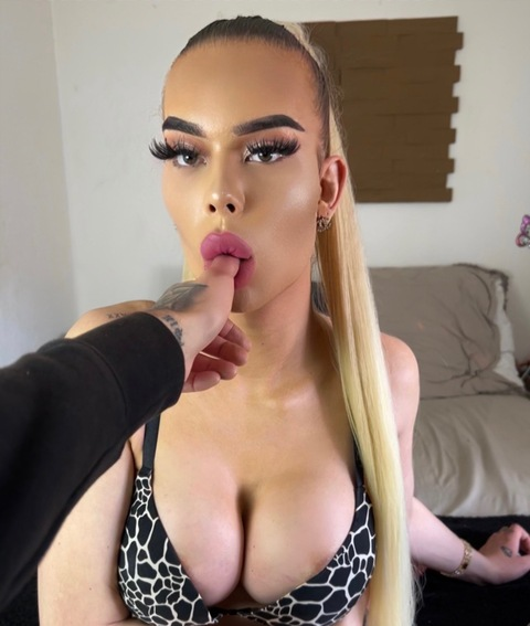 shirin.christians onlyfans leaked picture 1