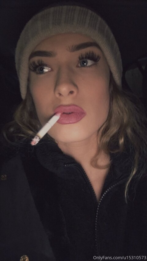 smokingaliah onlyfans leaked picture 1