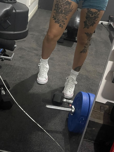 sneakerbabe30 onlyfans leaked picture 1