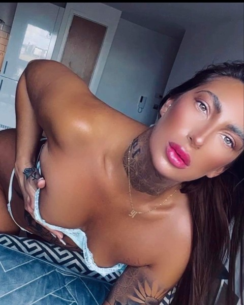 talia_uk onlyfans leaked picture 2