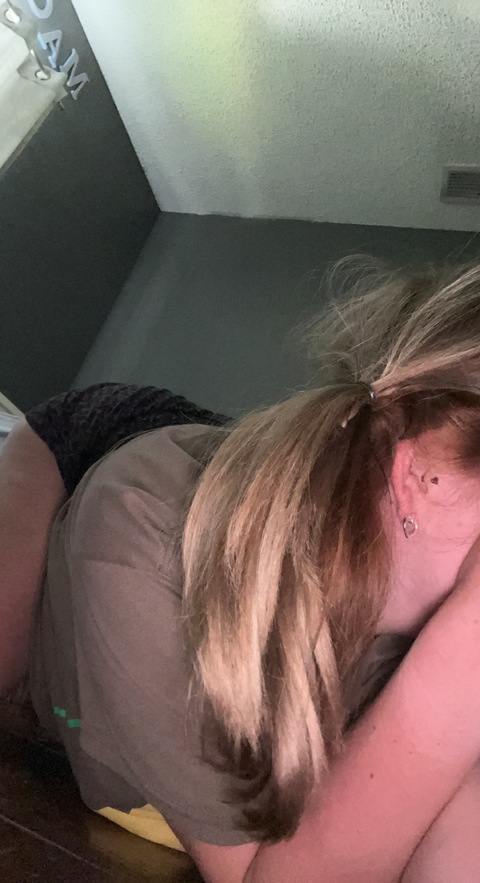 yourblondeprettygal onlyfans leaked picture 1